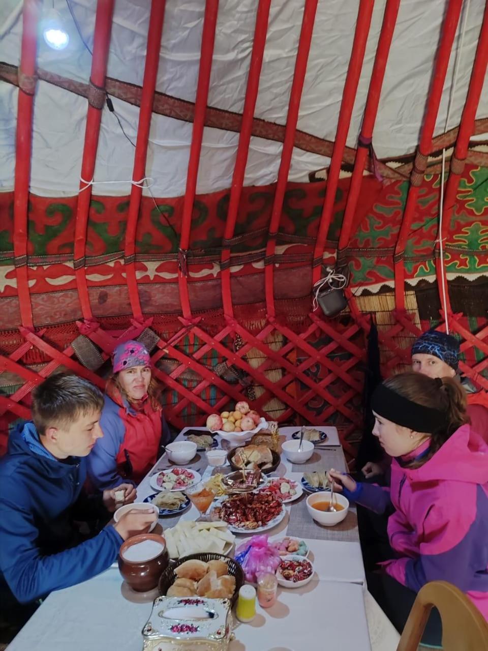 Hotel Zalkar Yurt Camp Song-Kul Exterior foto